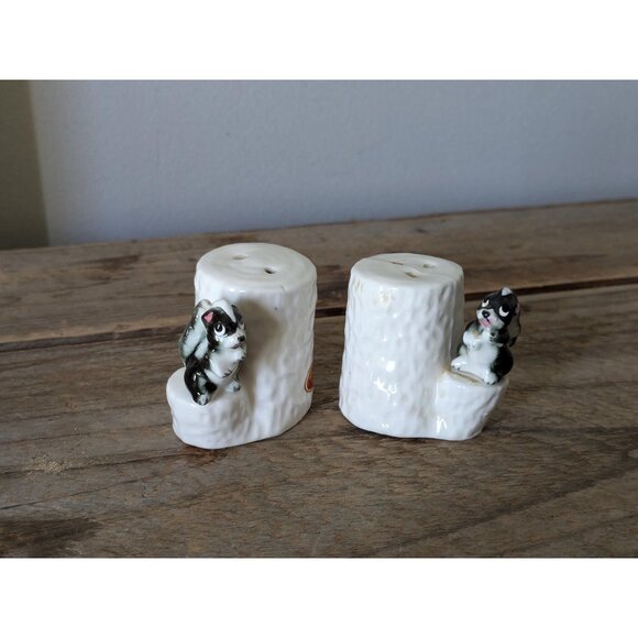 3/25$ Cute skunks on a log salt and pepper shakers, Made in Japan - Picture 1 of 7